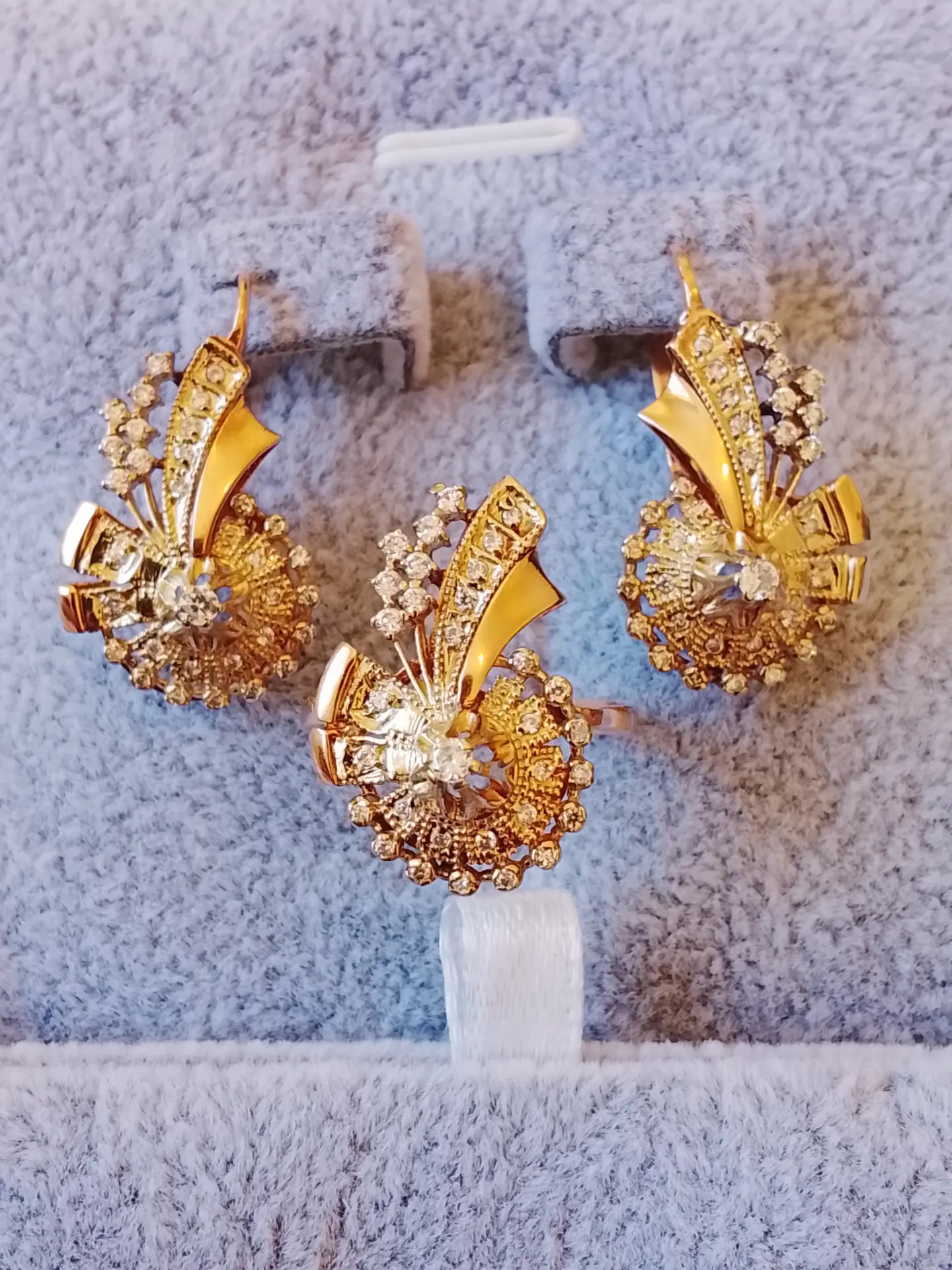 Gyzyl kampilekit - Aşgabat - img 1