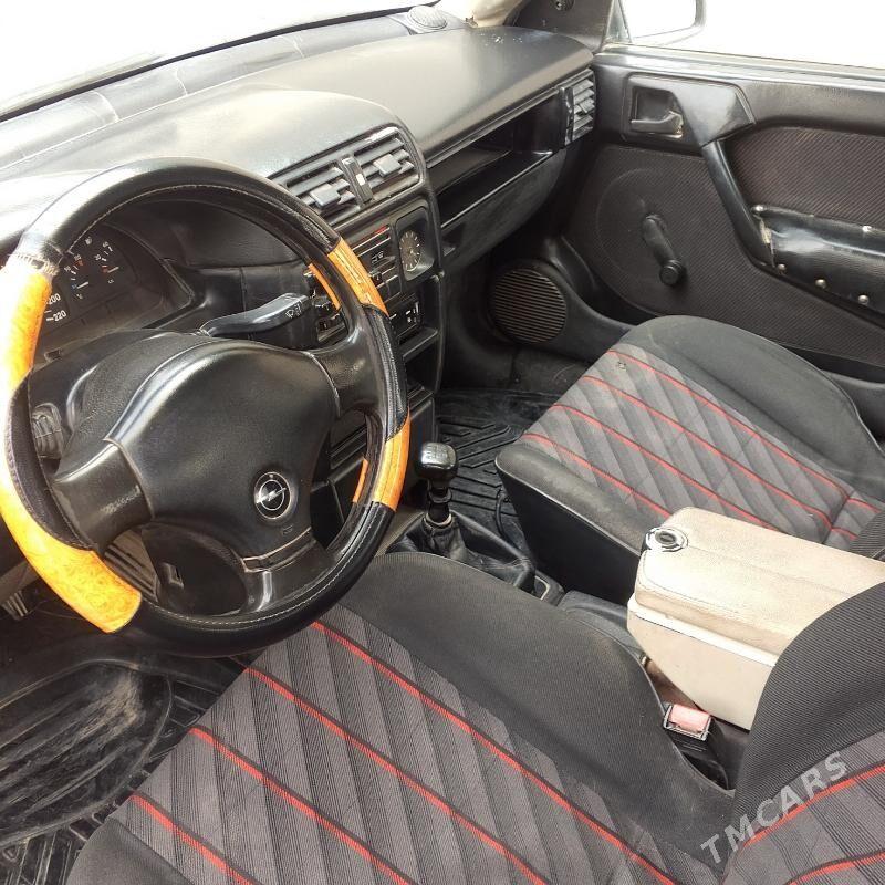 Opel Vectra 1990 - 30 000 TMT - Магданлы - img 1