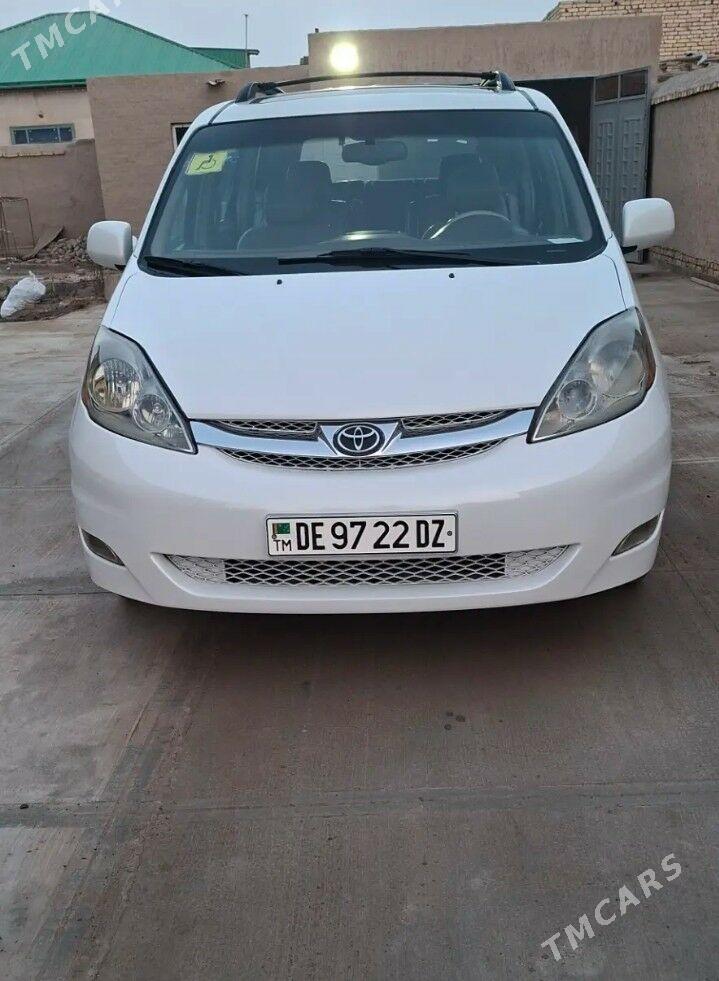 Toyota Sienna 2004 - 245 000 TMT - Дашогуз - img 1