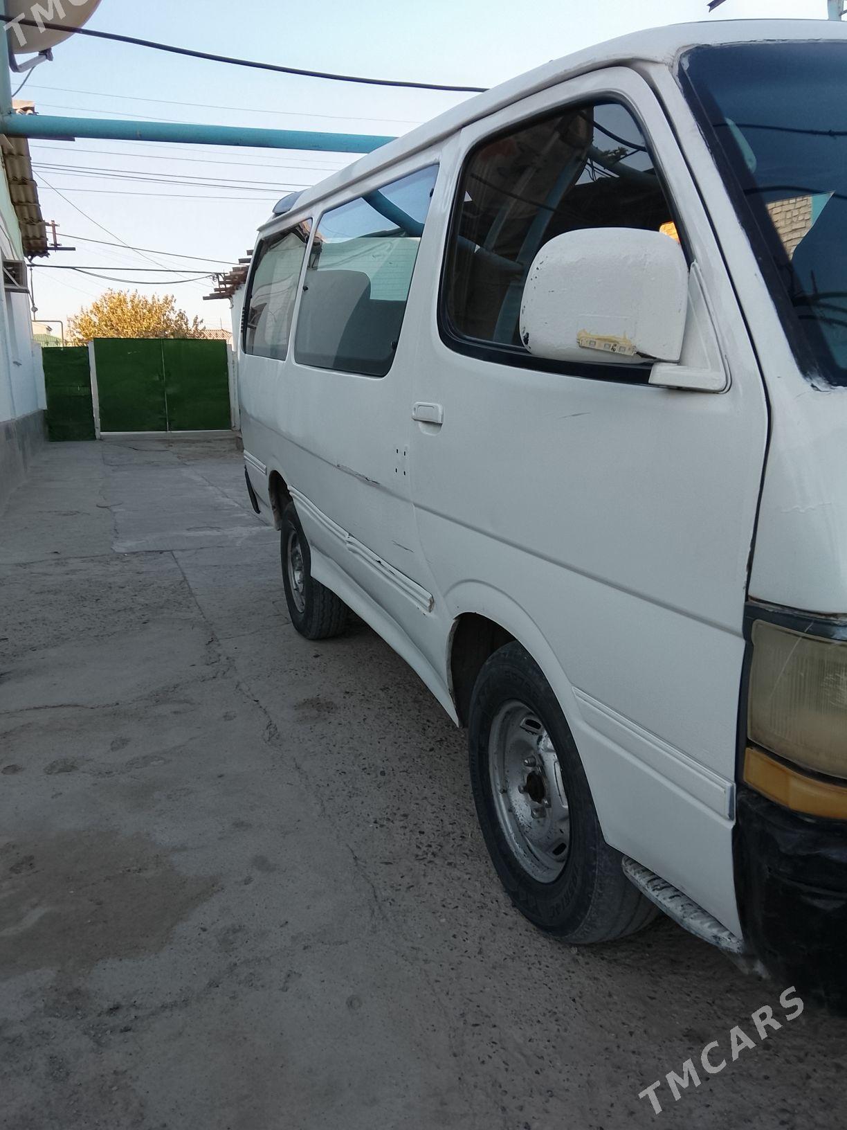 Toyota Hiace 1993 - 26 000 TMT - Кака - img 1