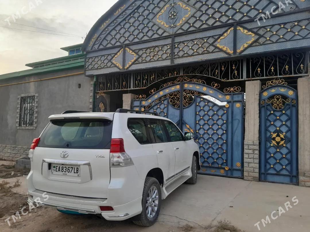 Toyota Land Cruiser Prado 2013 - 570 000 TMT - Köýtendag - img 1