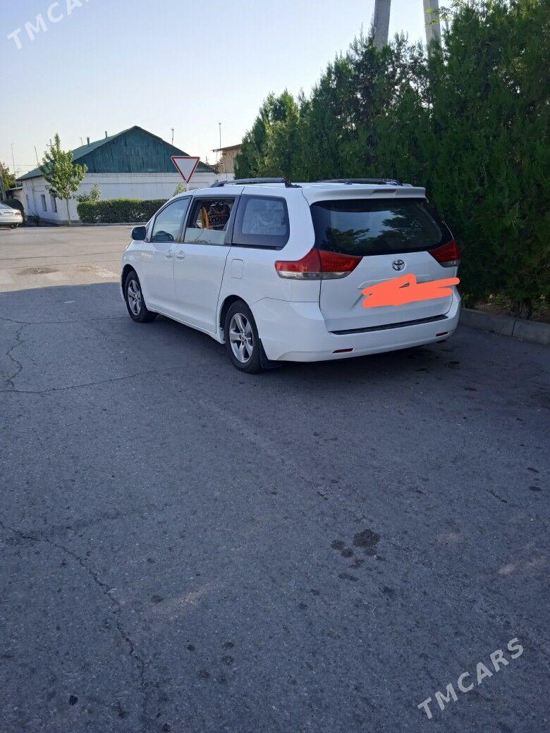 Toyota Sienna 2011 - 300 000 TMT - Türkmenbaşy etr. - img 1