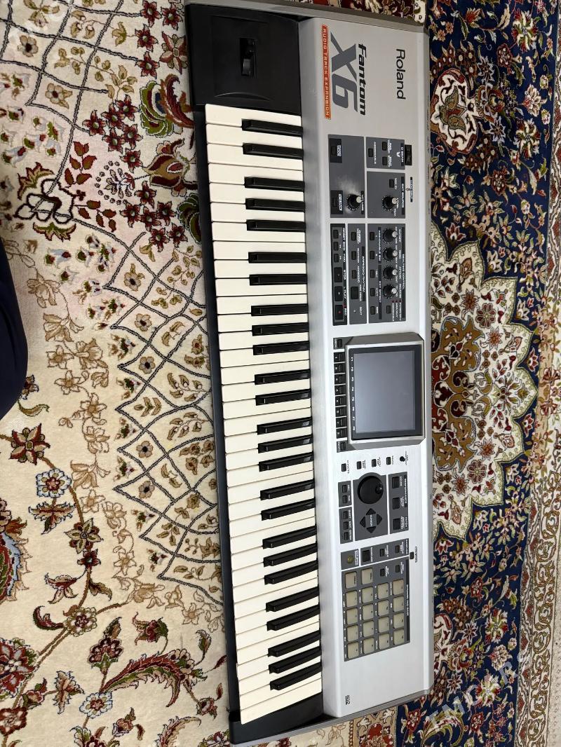 Roland fantom x6 - Gurtly - img 1