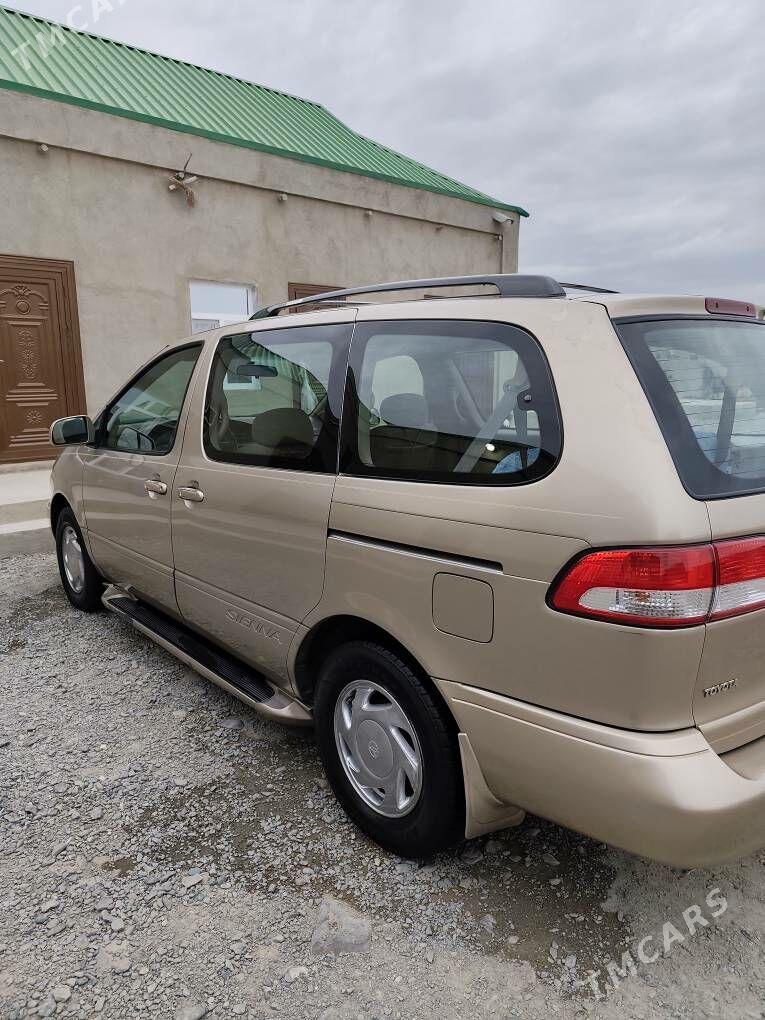 Toyota Sienna 2002 - 200 000 TMT - ул. Чехова -  Элитки (А.Ниязов шаёлы) - img 1