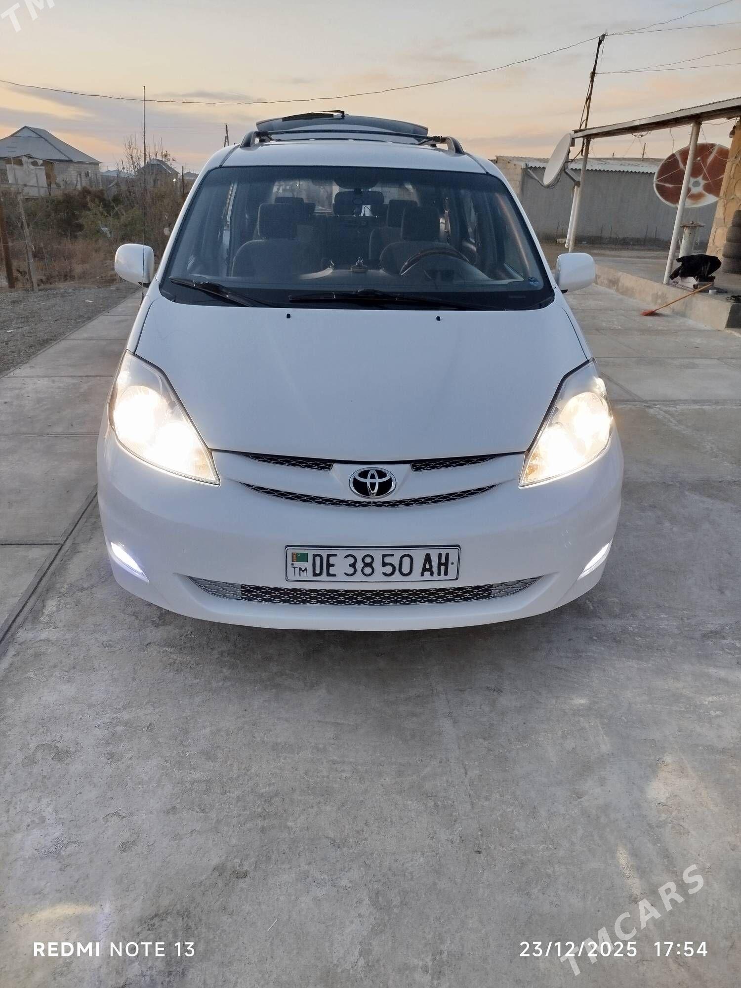 Toyota Sienna 2008 - 270 000 TMT - Гызыларбат - img 1