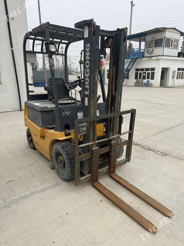 Kara Forklift 2013 - 140 000 TMT - Ашхабад - img 1