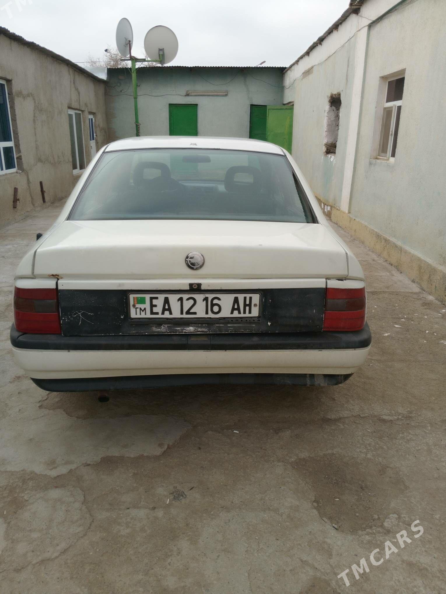 Opel Vectra 1990 - 29 000 TMT - Бахарден - img 1