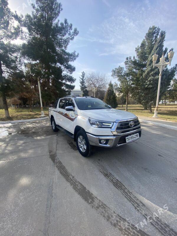 Toyota Hilux 2022 - 600 000 TMT - Мары - img 1