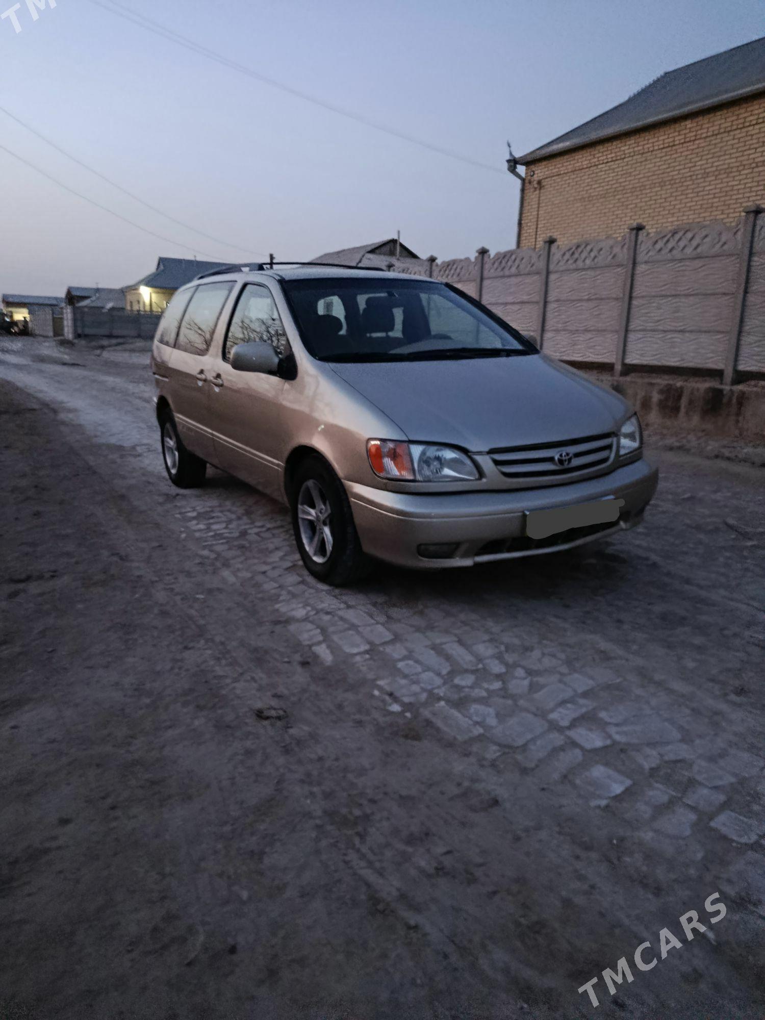 Toyota Sienna 2002 - 170 000 TMT - Sakarçäge - img 1
