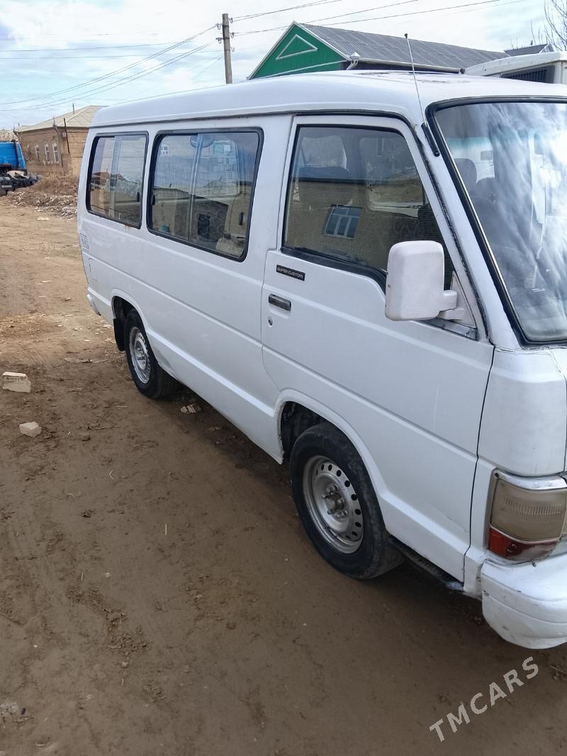 Toyota Hiace 1990 - 40 000 TMT - Мары - img 1