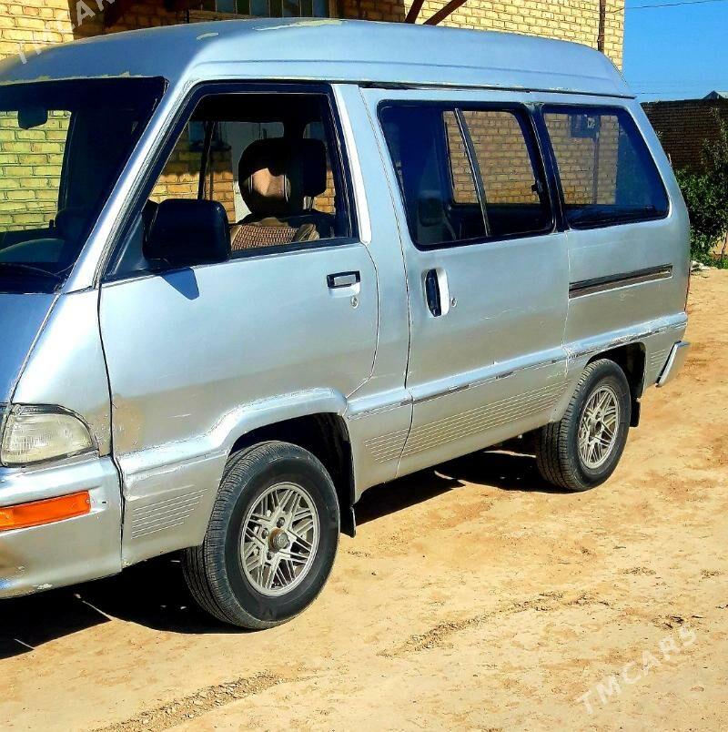 Toyota Hiace 1990 - 25 000 TMT - Мары - img 1