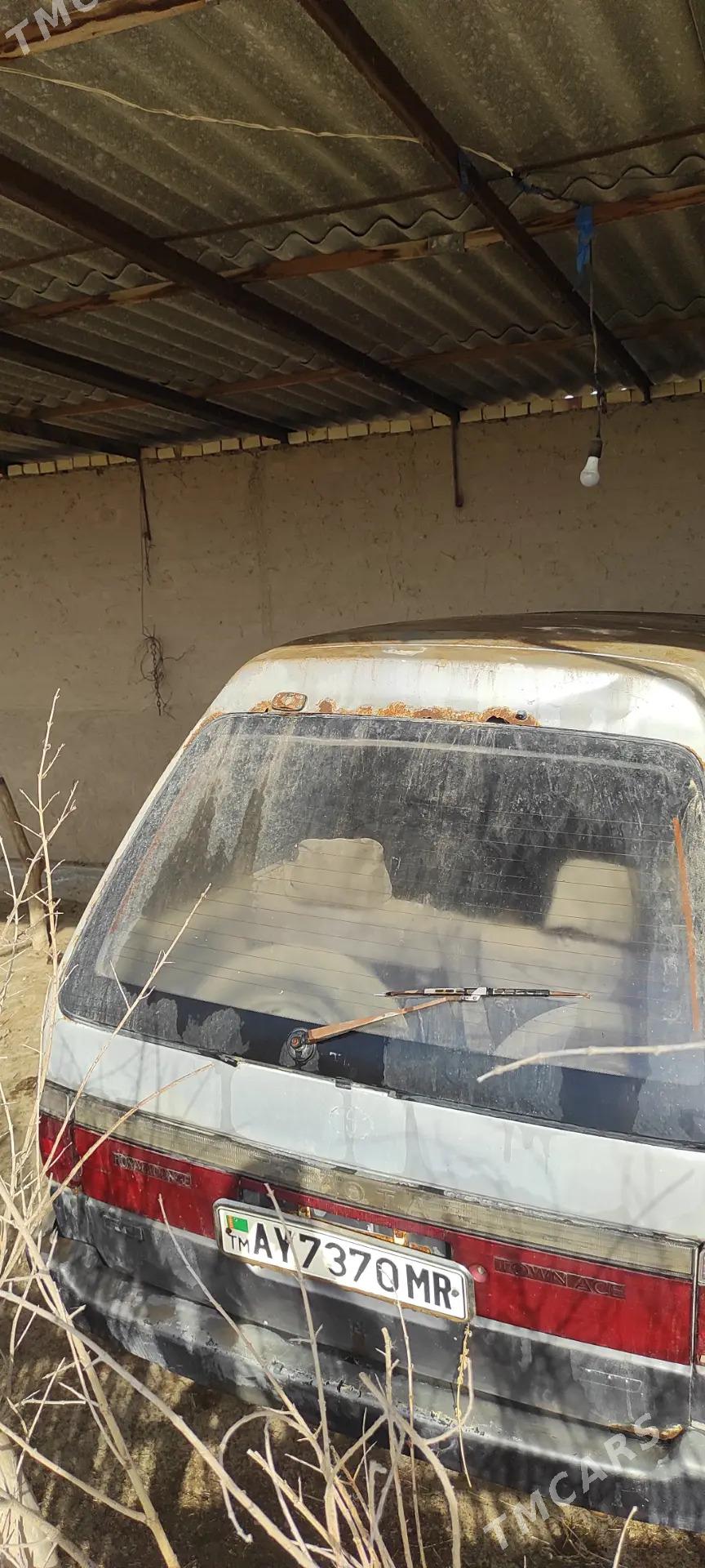 Toyota Town Ace 1992 - 10 000 TMT - Мары - img 1