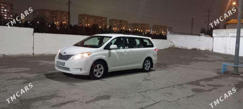 Toyota Sienna 2011 - 289 000 TMT - Aşgabat - img 1