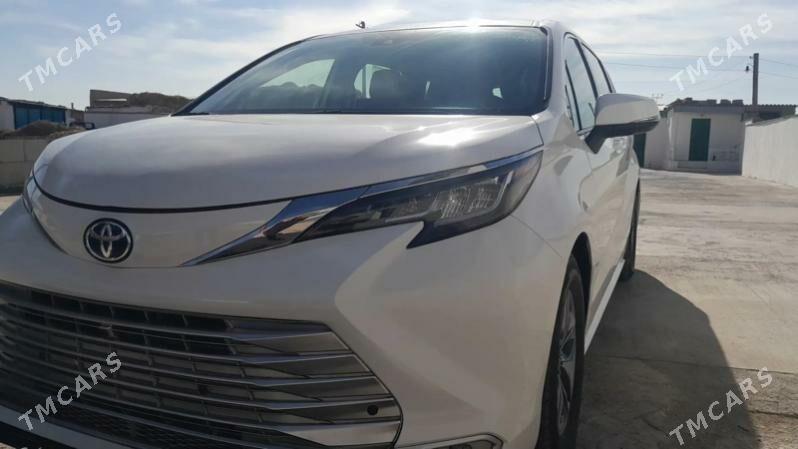 Toyota Sienna 2021 - 600 000 TMT - Койтендаг - img 1