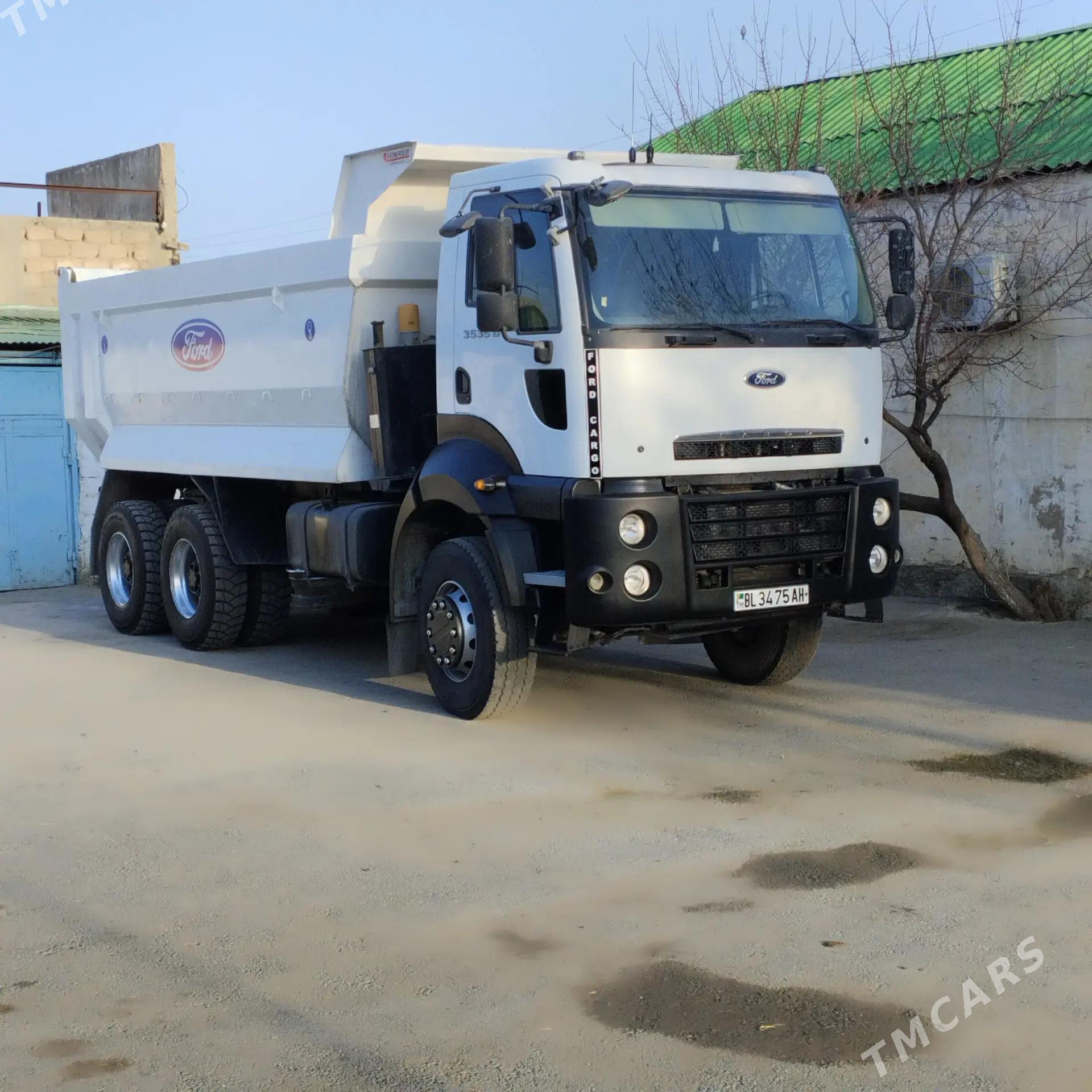 Ford Cargo 3535D 2014 - 690 000 TMT - Bedew - img 1