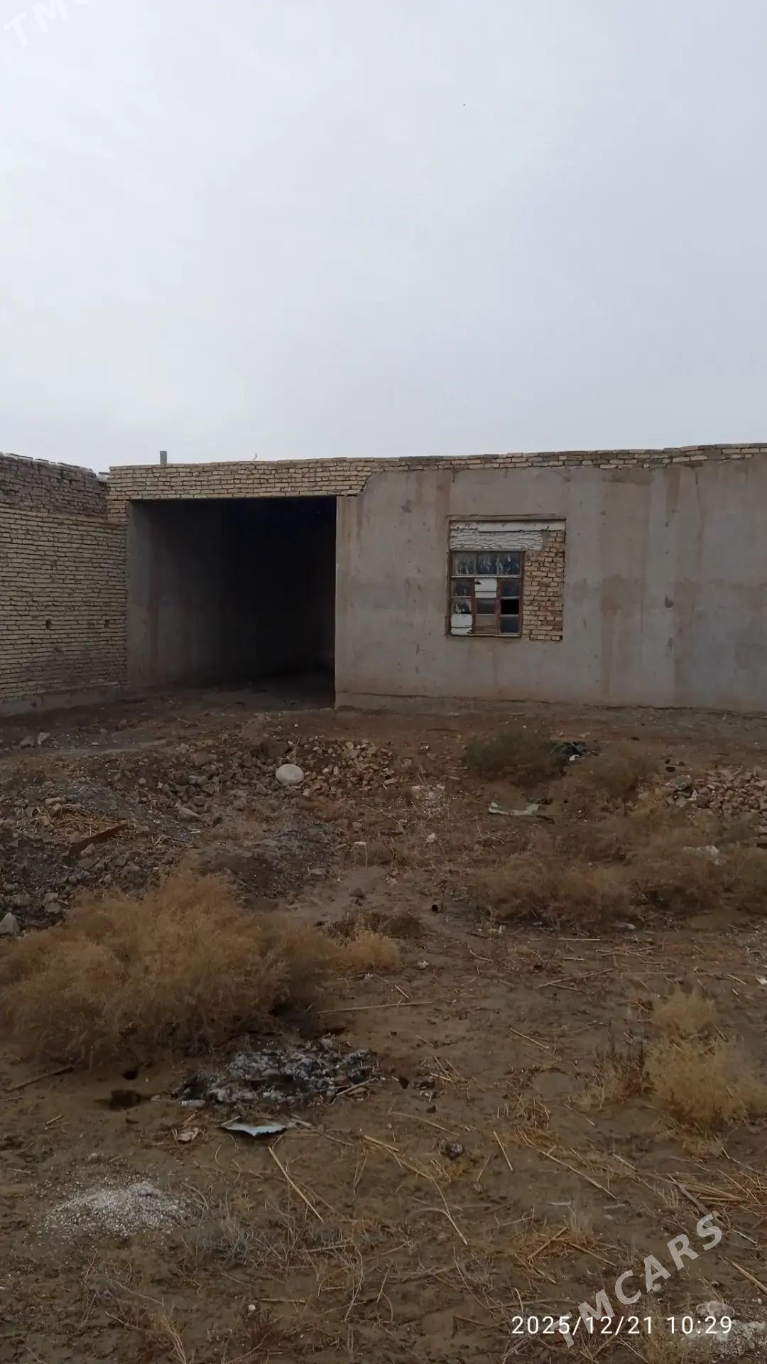 Jyl pasolluk 22-domuň arkasy - Туркменабат - img 1