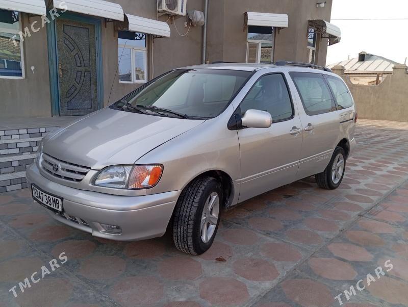 Toyota Sienna 2002 - 146 000 TMT - Мары - img 1