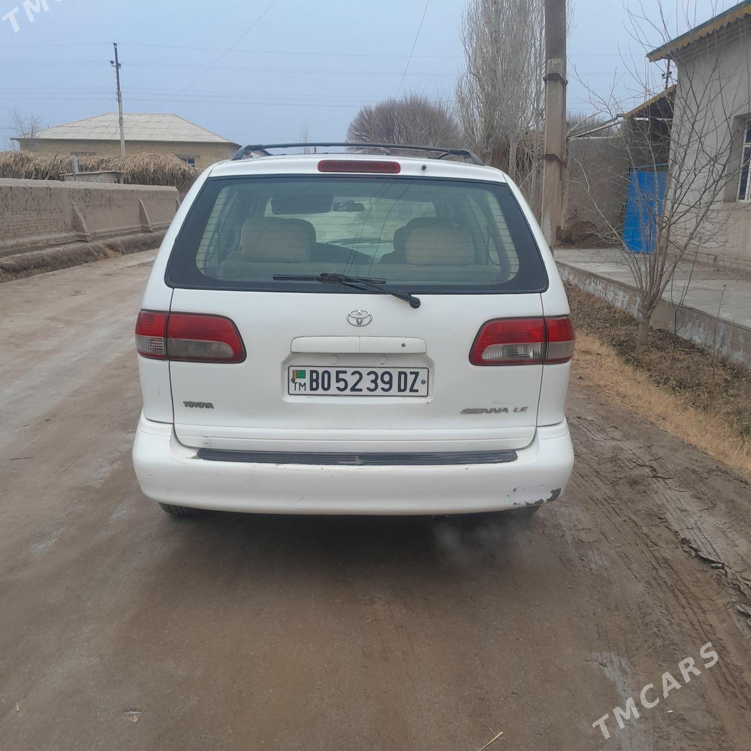 Toyota Sienna 2002 - 178 000 TMT - Гурбансолтан Едже - img 1