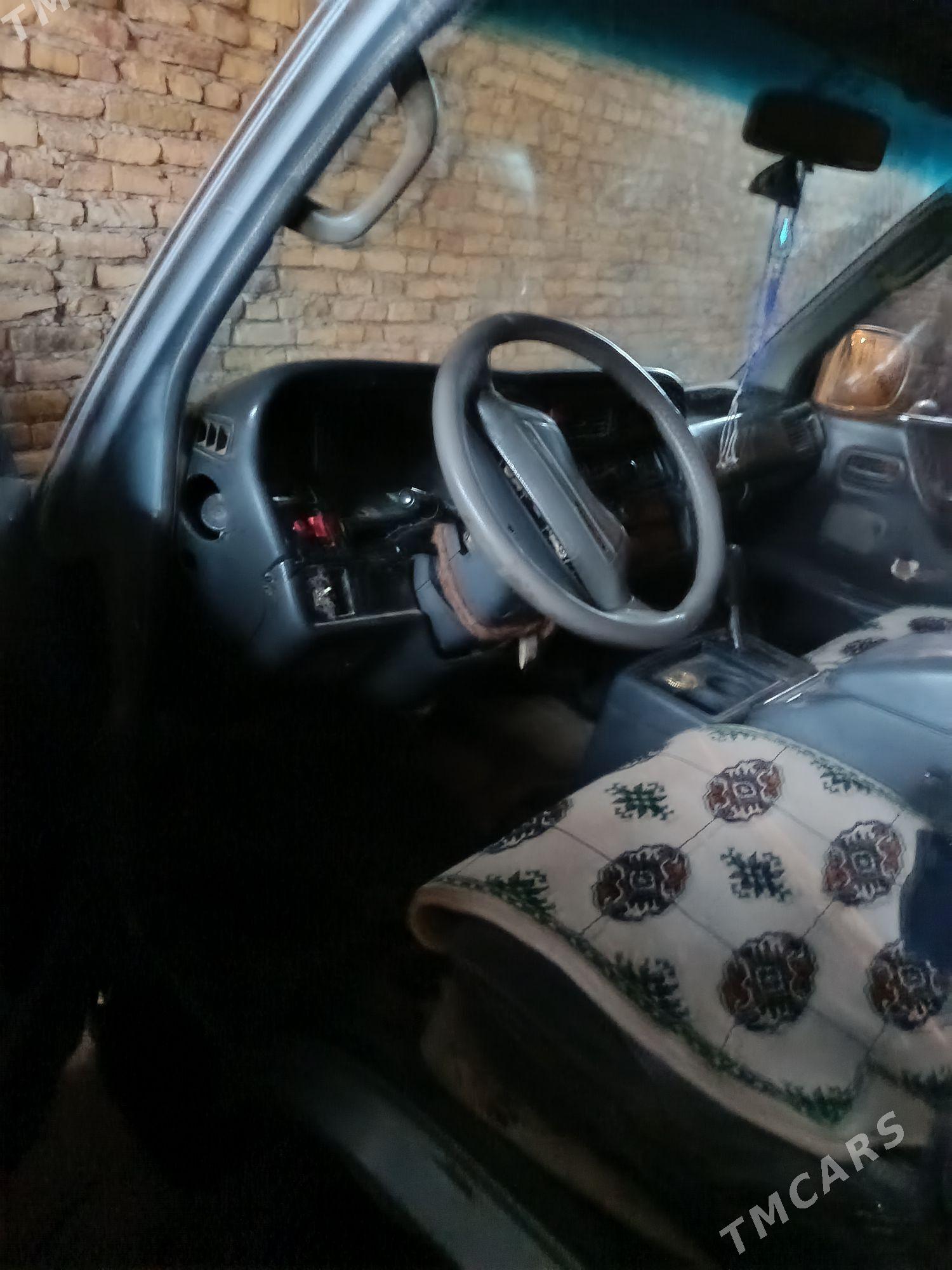 Toyota Hiace 1989 - 90 000 TMT - Саят - img 1