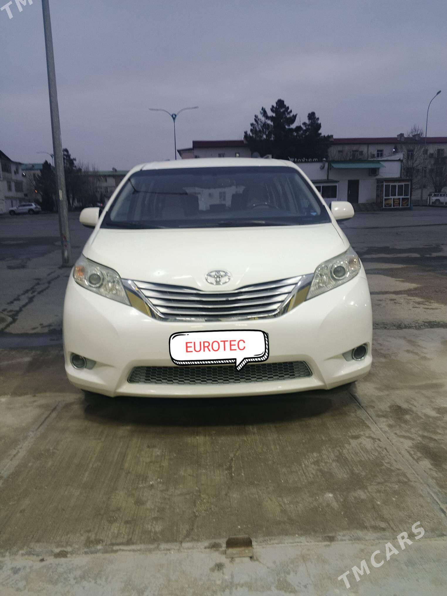 Toyota Sienna 2017 - 370 000 TMT - 6 мкр - img 1