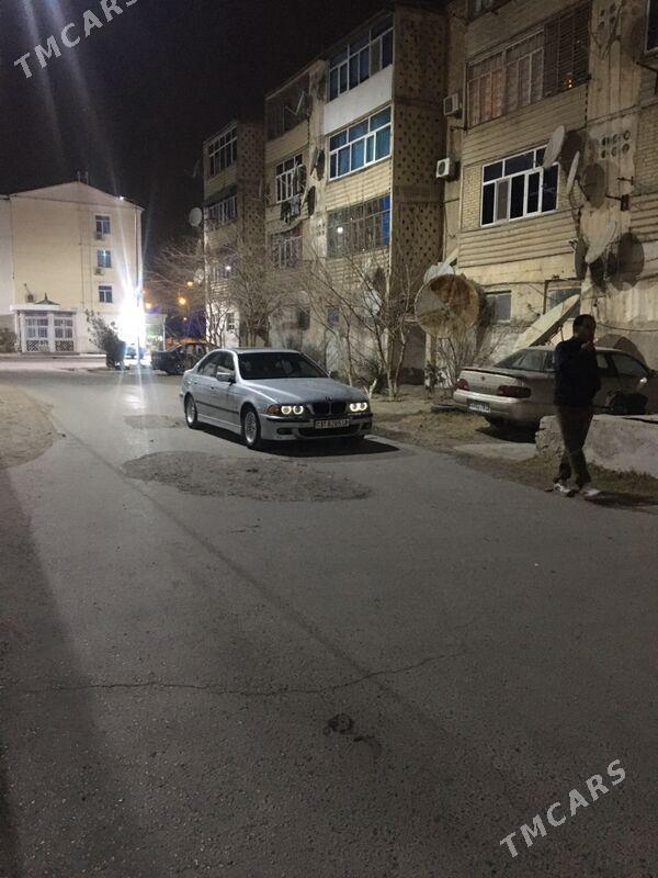 BMW E39 2001 - 100 000 TMT - Туркменабат - img 1