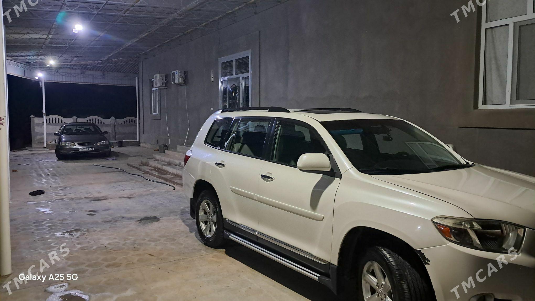 Toyota Highlander 2010 - 300 000 TMT - Мары - img 1