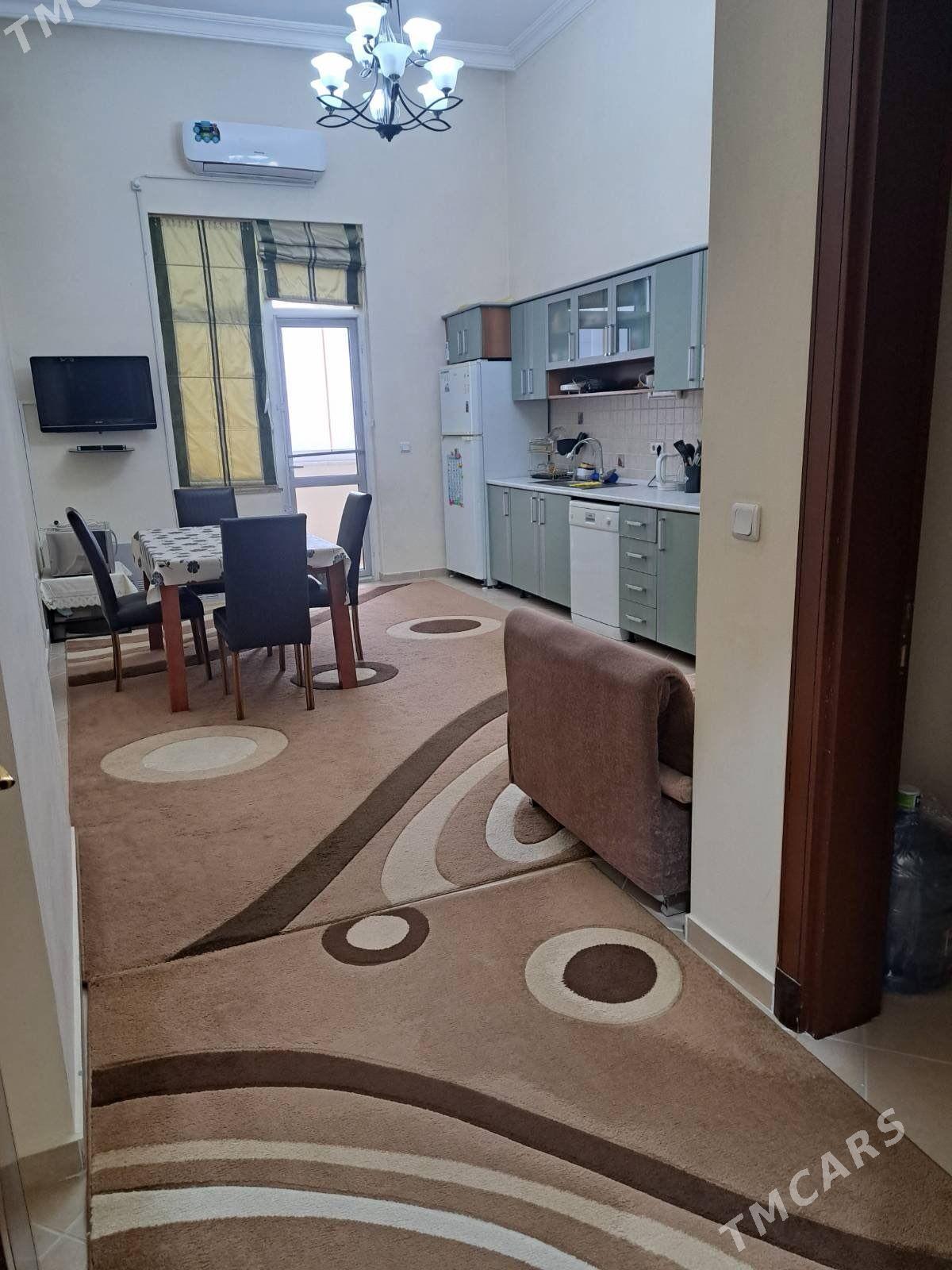 3 ком элитка Ата Тюрка-Высоков - Sowetskiý köç. (Garaşsyzlyk şaýoly) - img 1