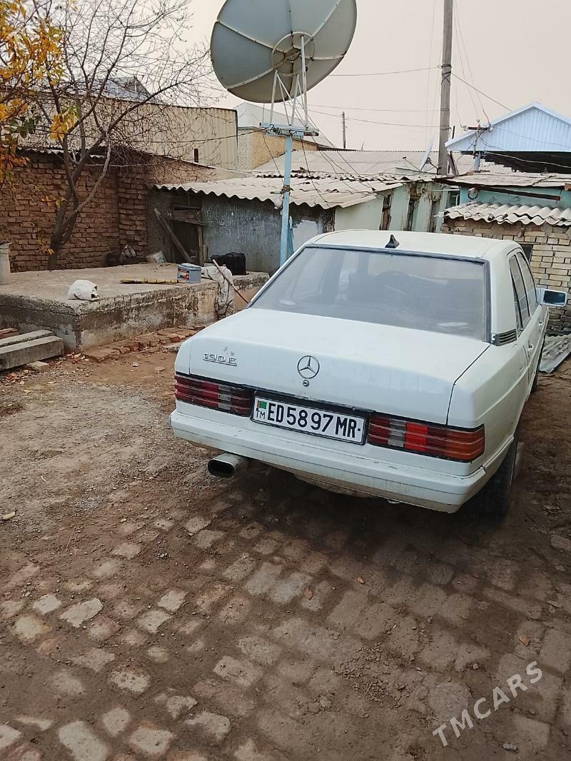 Mercedes-Benz 190E 1985 - 17 000 TMT - Мары - img 1