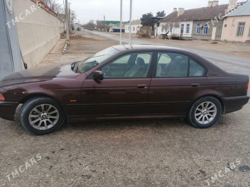 BMW E39 1997 - 75 000 TMT - Балканабат - img 1