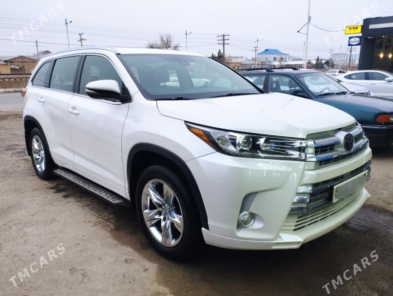 Toyota Highlander 2018 - 540 000 TMT - Мары - img 1