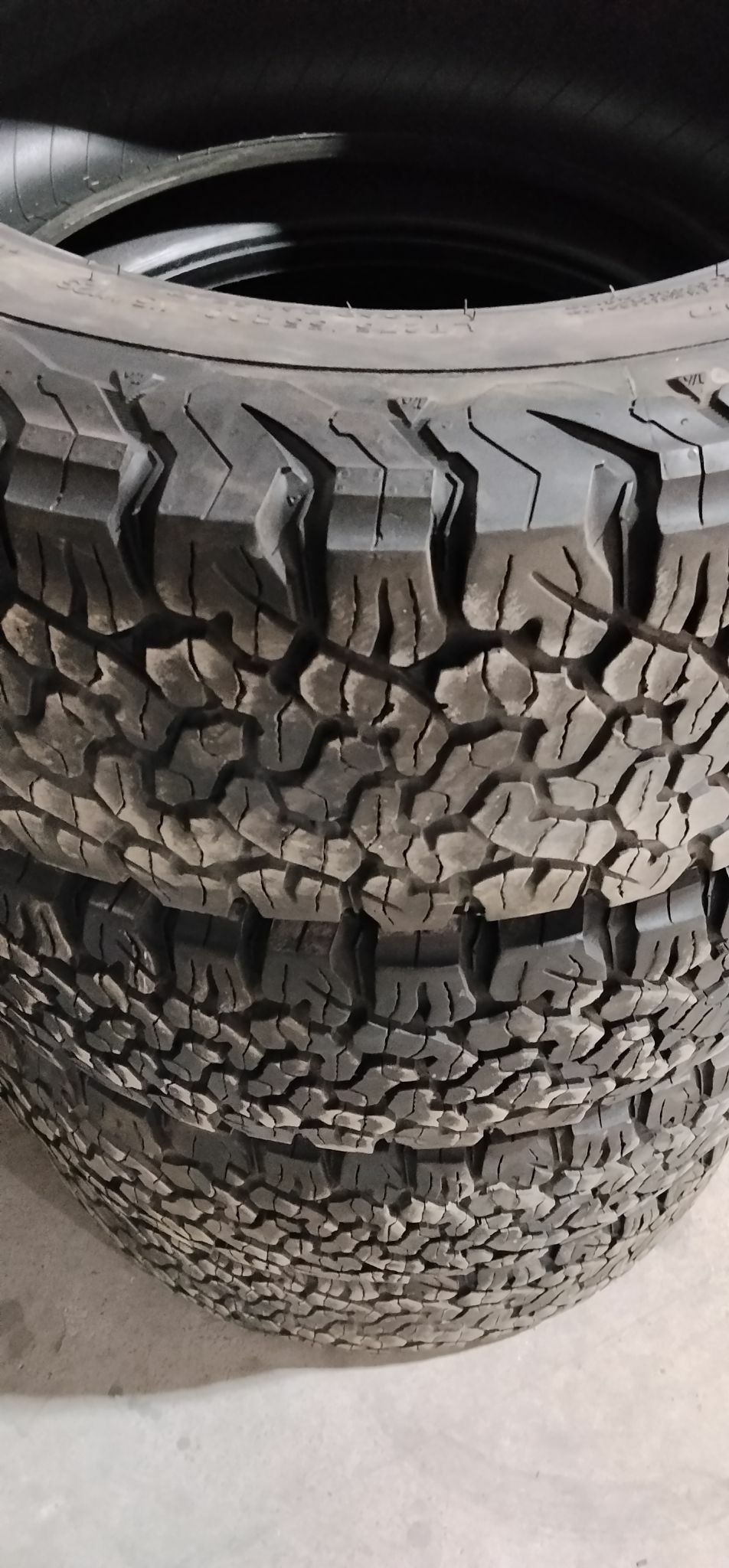 BF Goodrich 275 55 20 23Ý 6 000 TMT - Garadamak - img 1