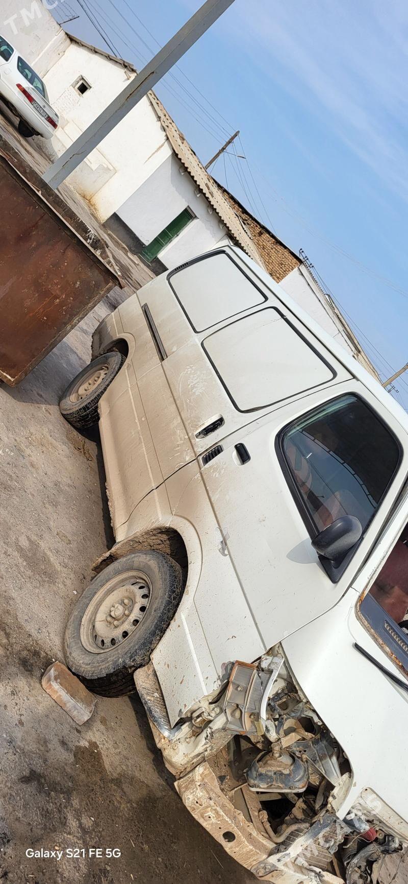 Toyota Hiace 2000 - 40 000 TMT - Mary - img 1