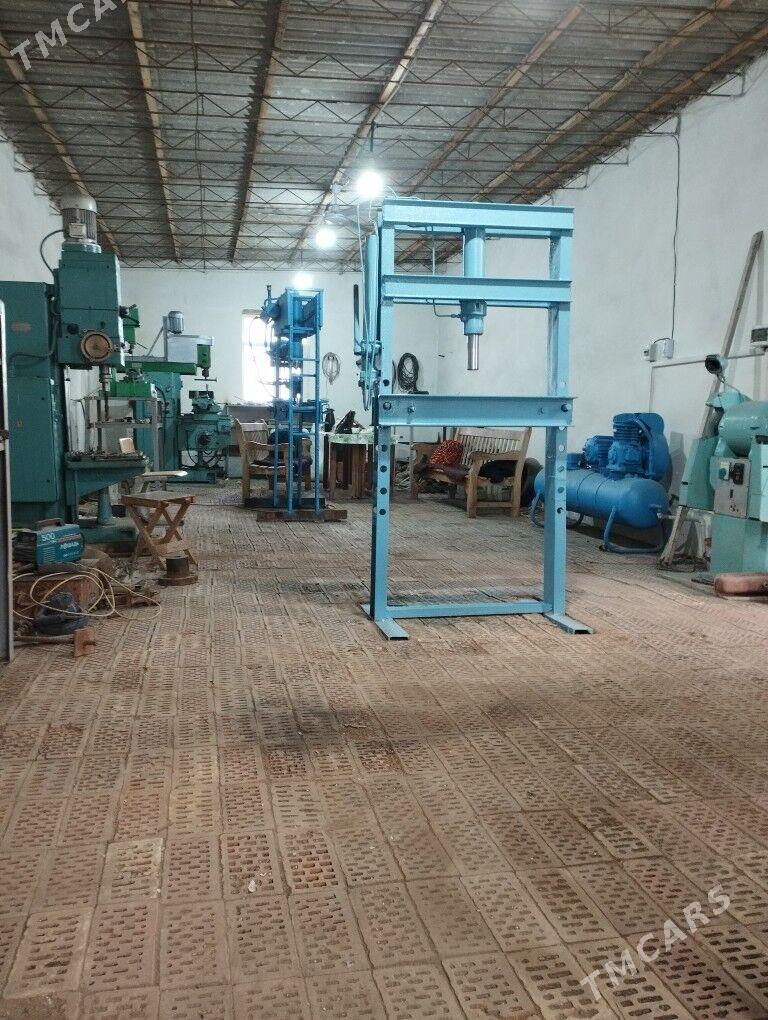 Tokarny frezirny seh - Халач - img 1