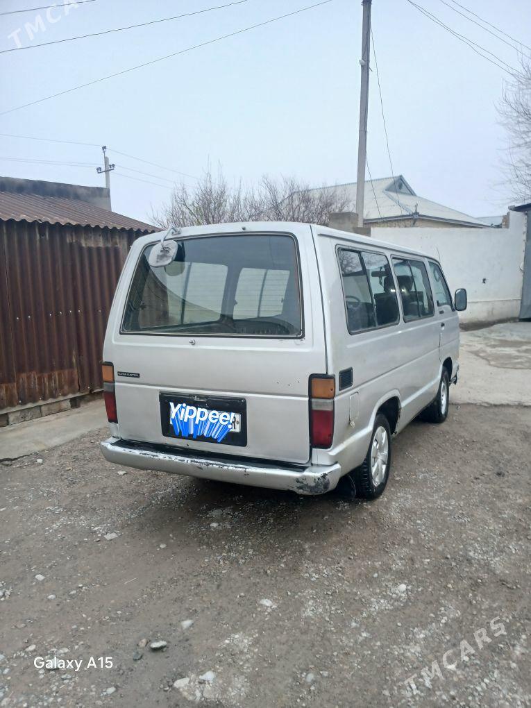 Toyota Hiace 1989 - 35 000 TMT - Мары - img 1