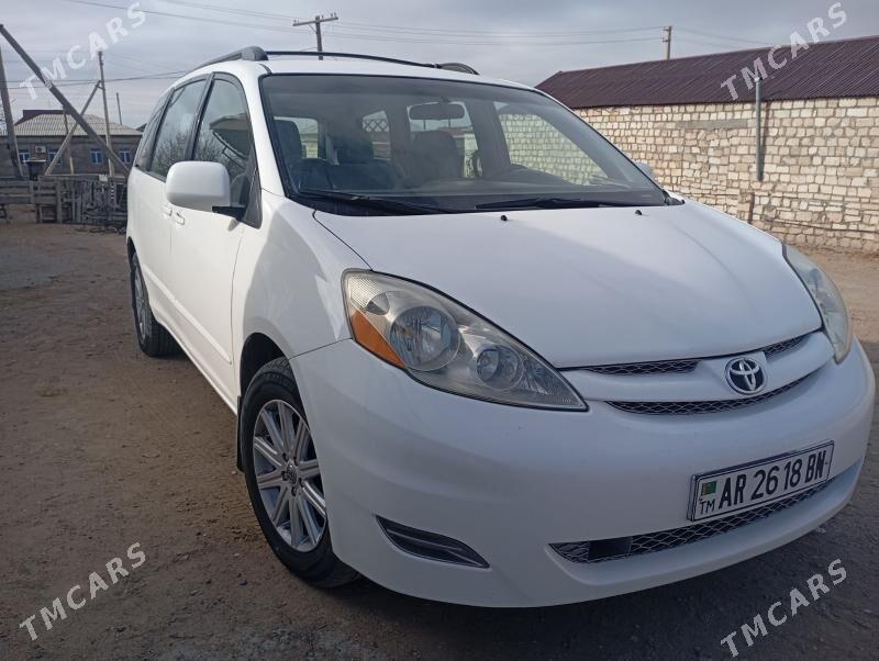 Toyota Sienna 2008 - 230 000 TMT - Туркменбаши - img 1