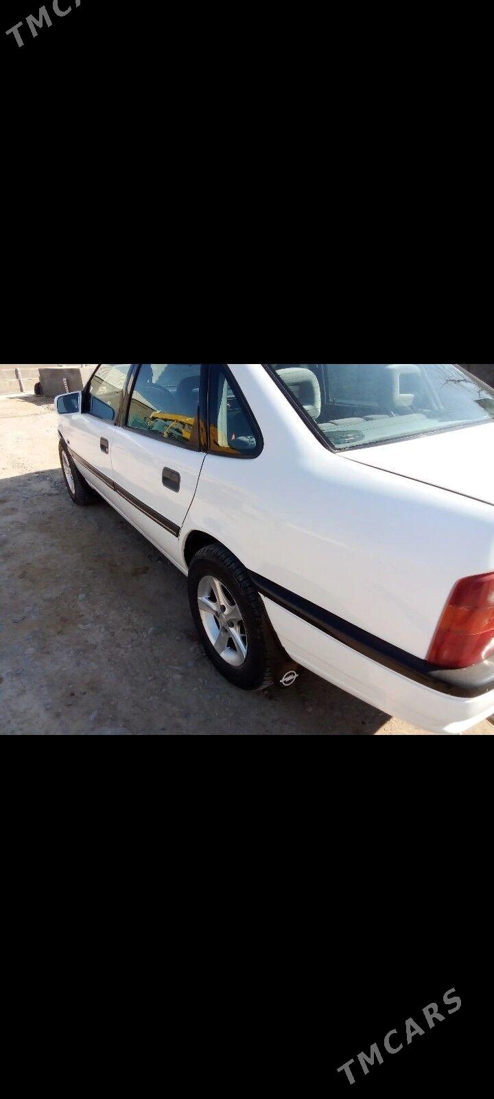 Opel Vectra 1990 - 45 000 TMT - Ёлётен - img 1