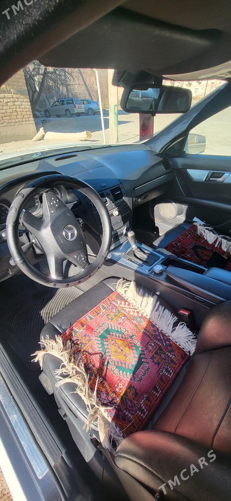 Mercedes-Benz C-Class 2010 - 140 000 TMT - Дашогуз - img 1