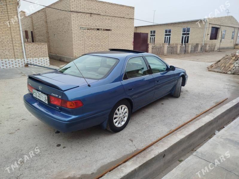 Toyota Camry 2001 - 180 000 TMT - Дянев - img 1