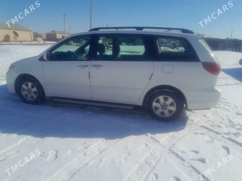 Toyota Sienna 2006 - 225 000 TMT - Ак-Бугдайский этрап - img 1