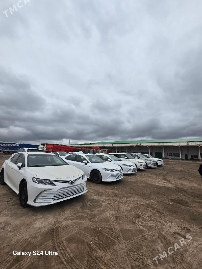 Toyota Camry Hybrid 2021 - 200 000 TMT - Гурбансолтан Едже - img 1