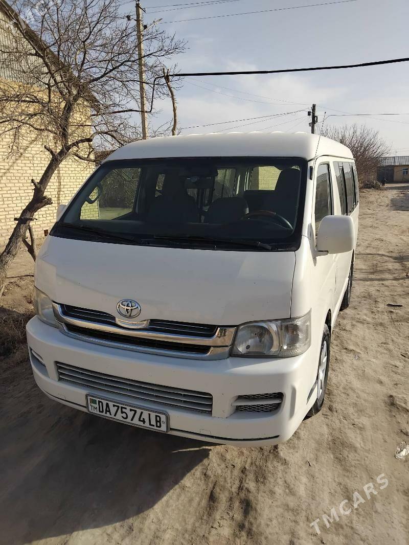 Toyota Hiace 2008 - 400 000 TMT - Саят - img 1