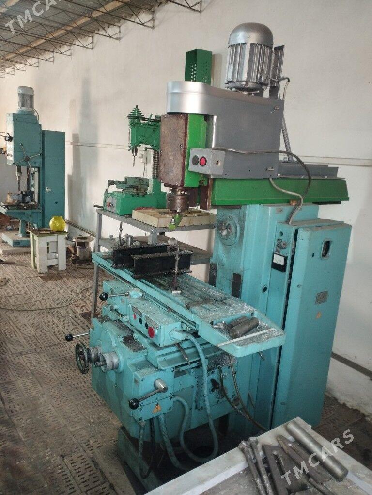 tokarny frezirni seh - Халач - img 1