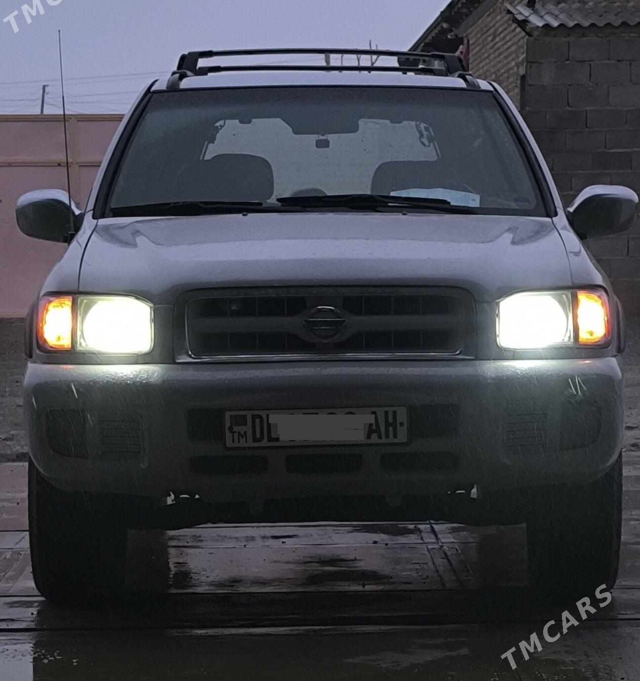 Nissan Pathfinder 2002 - 135 000 TMT - Бахарден - img 1