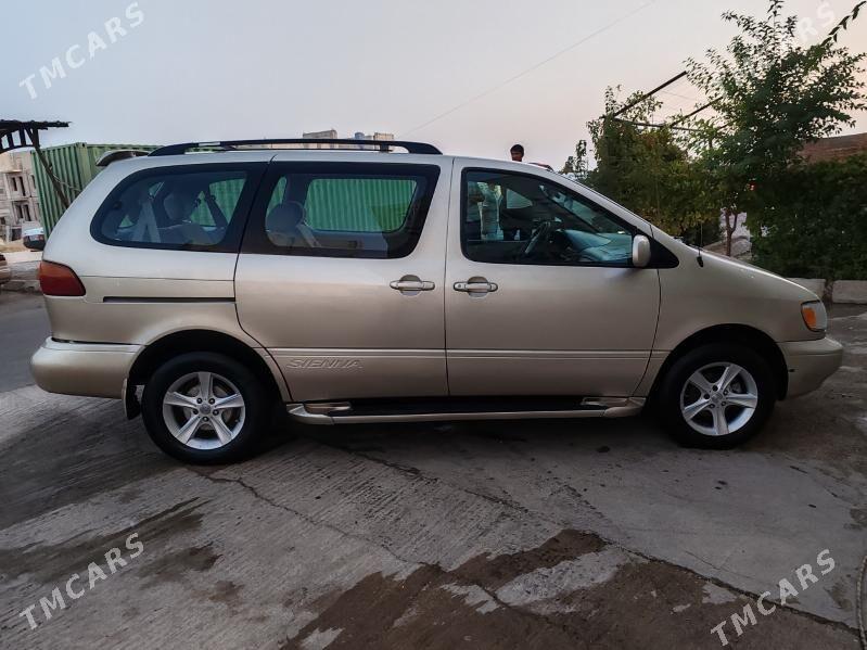 Toyota Sienna 2000 - 165 000 TMT - Balkanabat - img 1