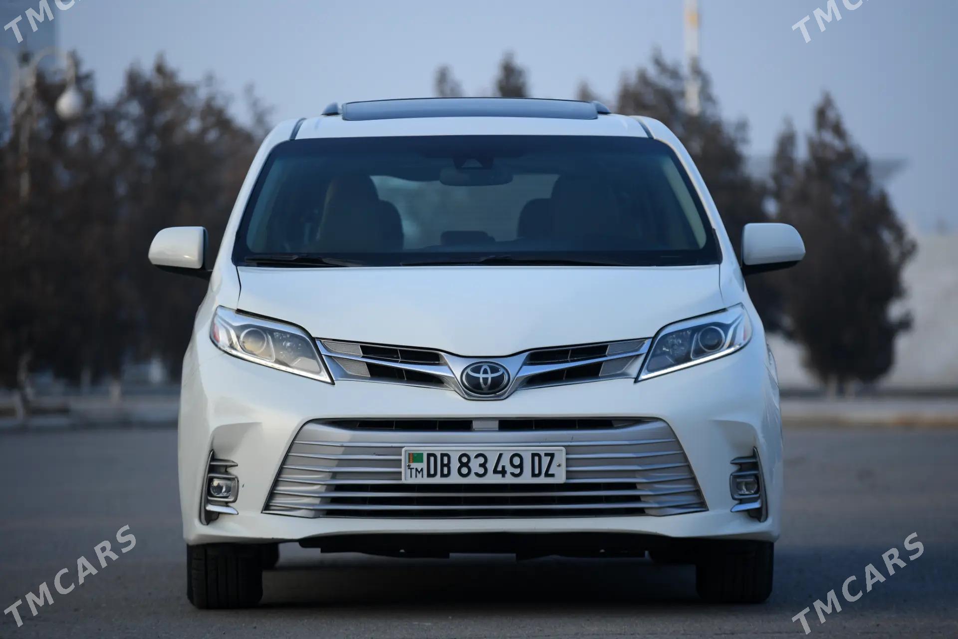 Toyota Sienna 2018 - 450 000 TMT - Дашогуз - img 1