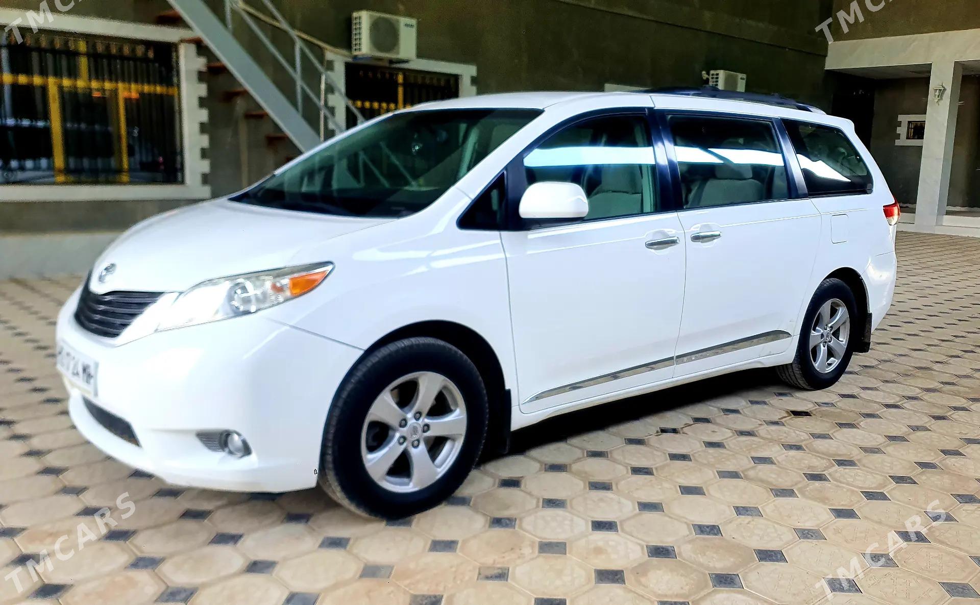 Toyota Sienna 2010 - 330 000 TMT - Balkanabat - img 1