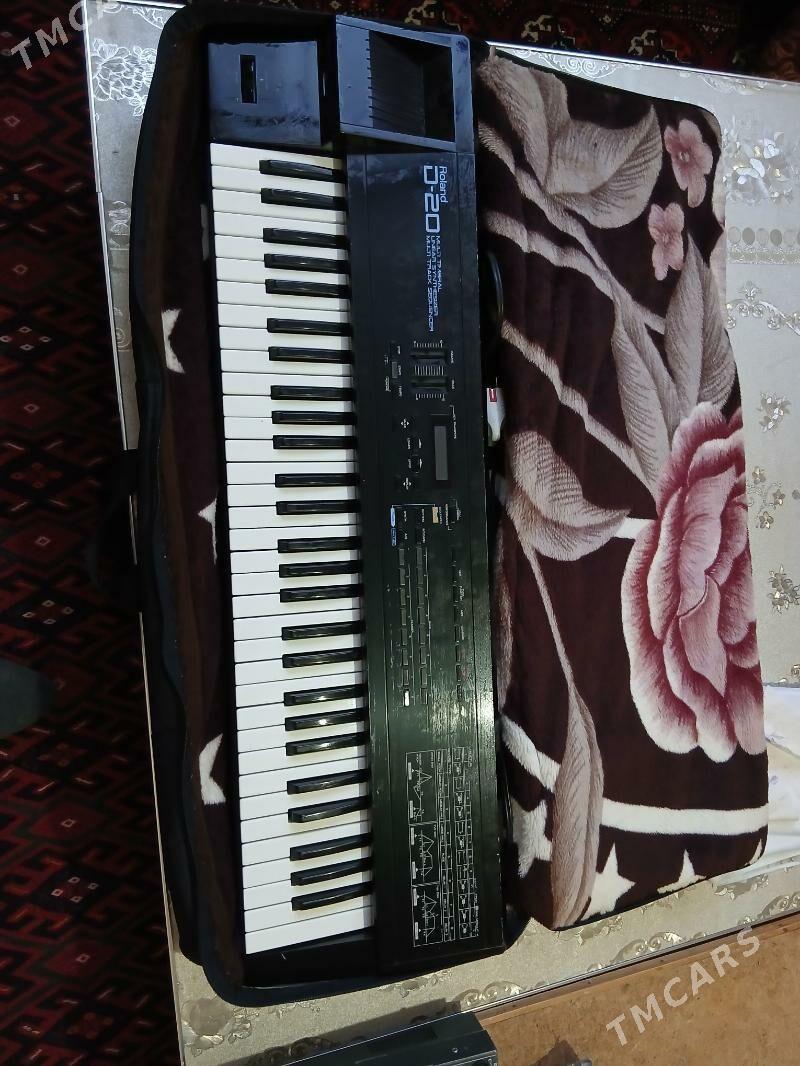 roland d 20 - Türkmenbaşy etr. - img 1