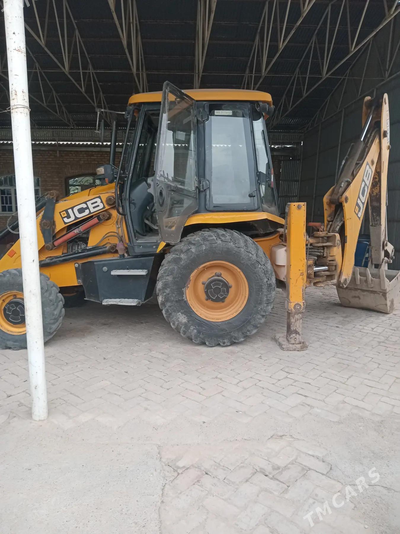 JCB 4CX ECO 2014 - 550 000 TMT - Baýramaly - img 1