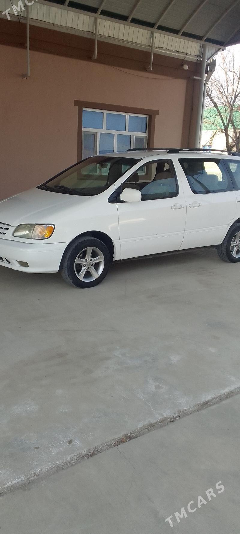 Toyota Sienna 2001 - 155 000 TMT - Bäherden - img 1