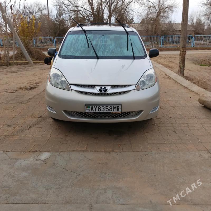 Toyota Sienna 2009 - 230 000 TMT - Ýolöten - img 1